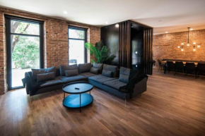 Château Deluxe // Vieux-Québec, Énorme Maison Quebec